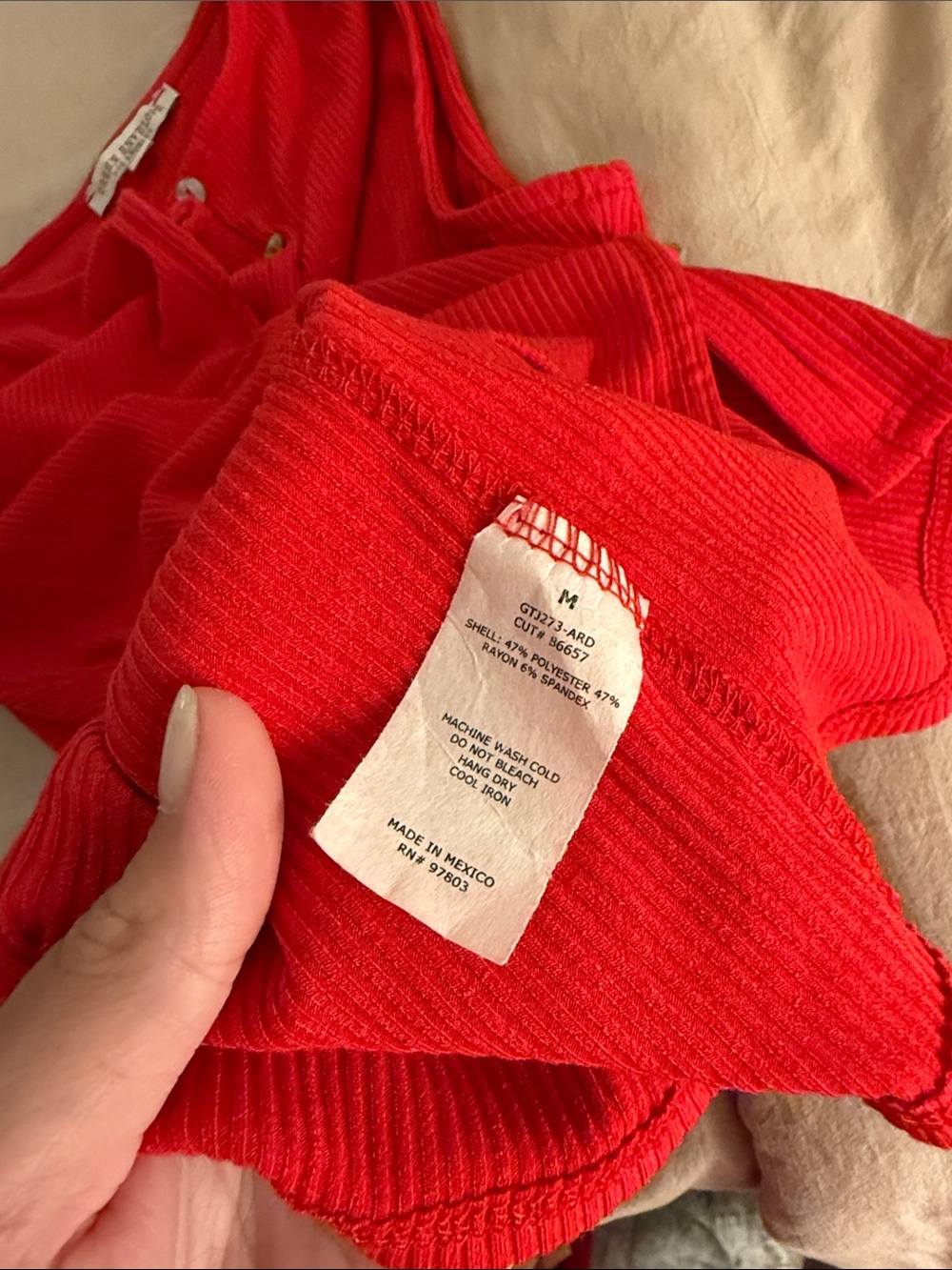 Red Button-Front Ribbed tank top - Picture 3 of 3